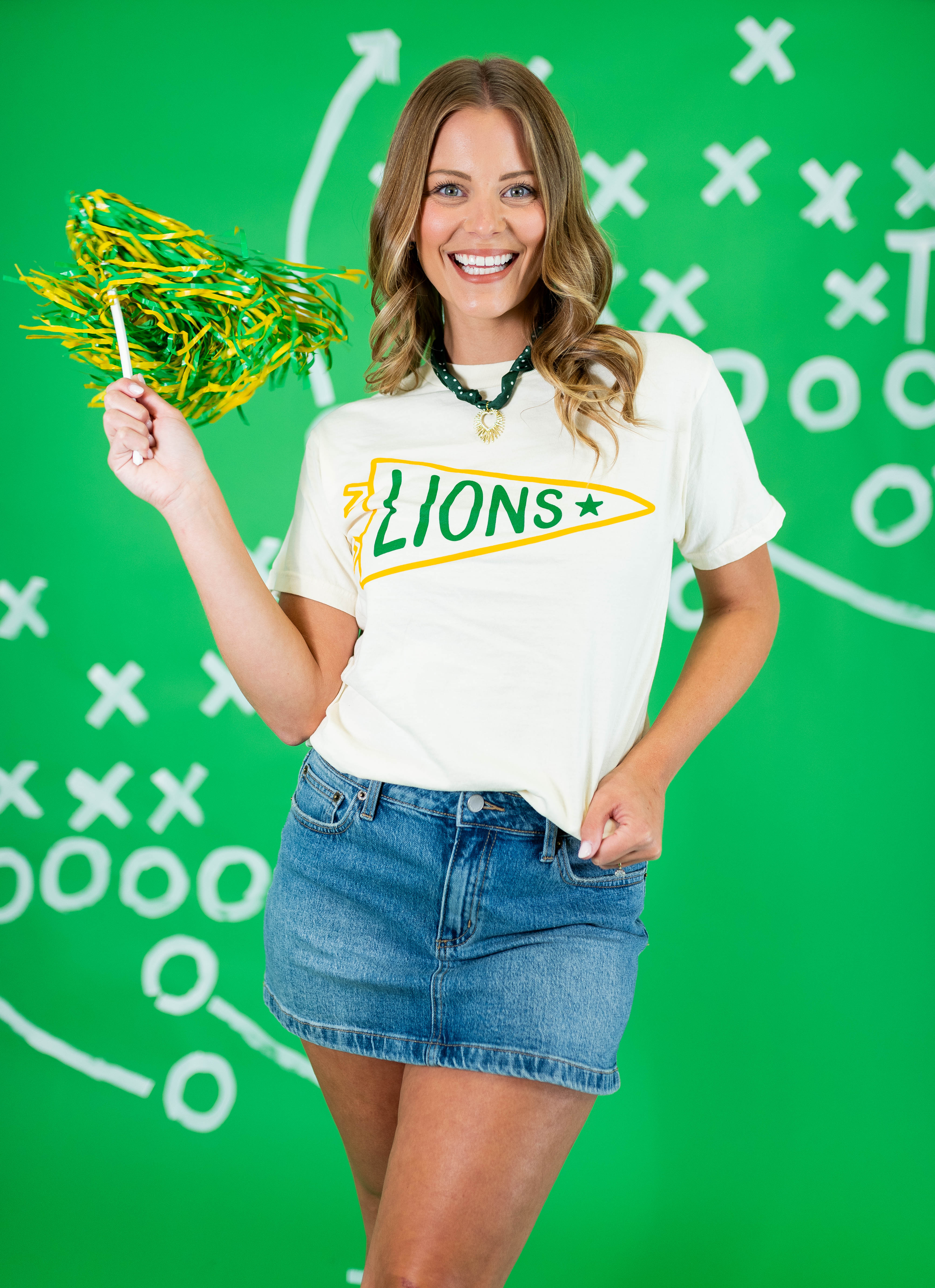 Bishop T's: Lion Pennant Tee - Cream - Obsession Boutique