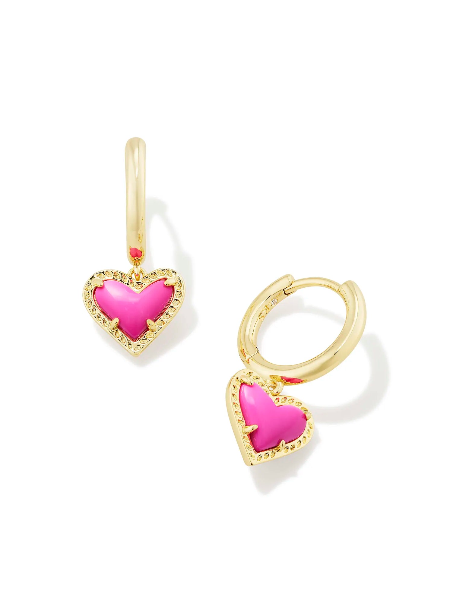 Kendra Scott: Ari Heart Huggie Earrings - Obsession Boutique