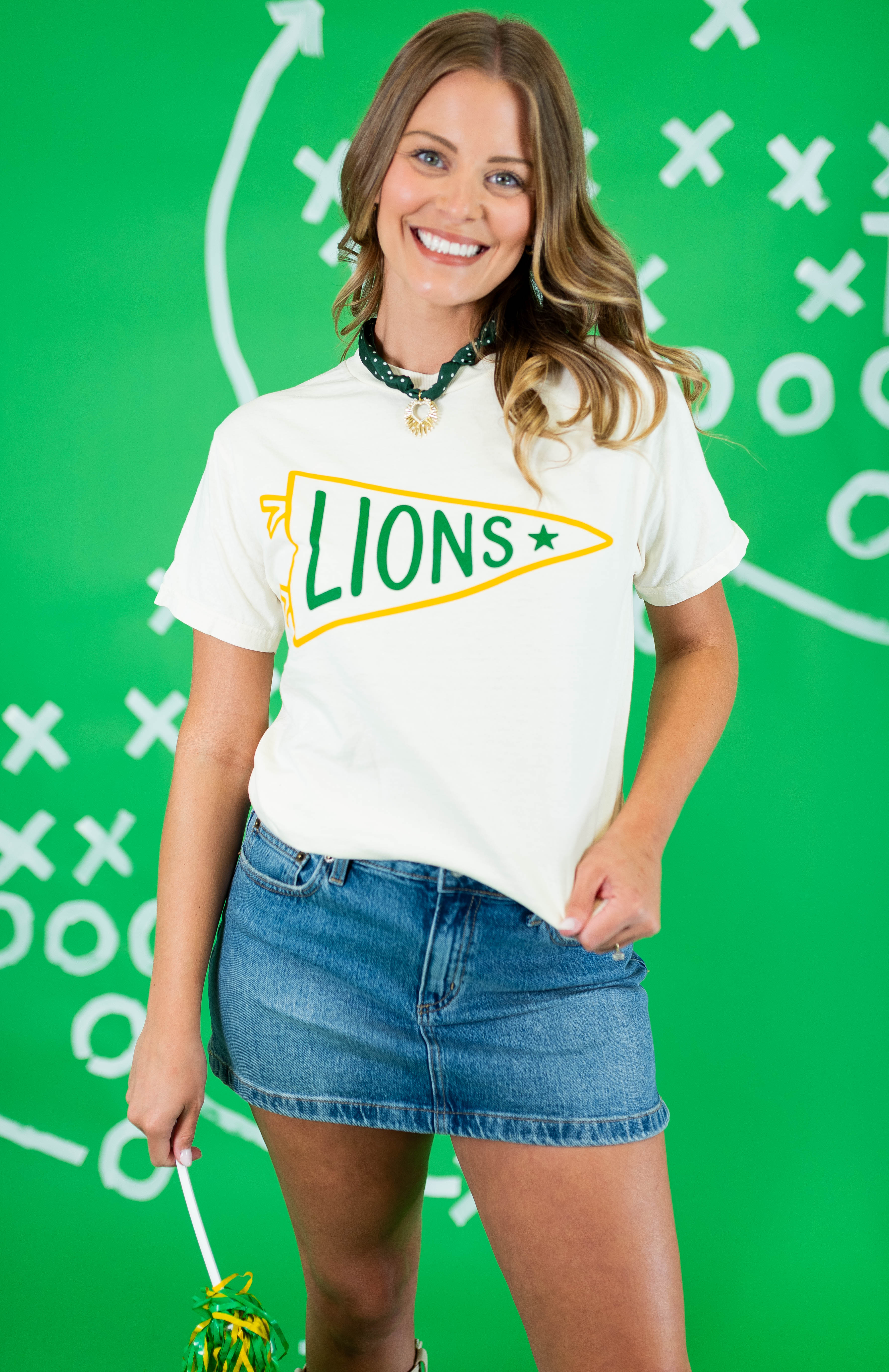 Bishop T's: Lion Pennant Tee - Cream - Obsession Boutique
