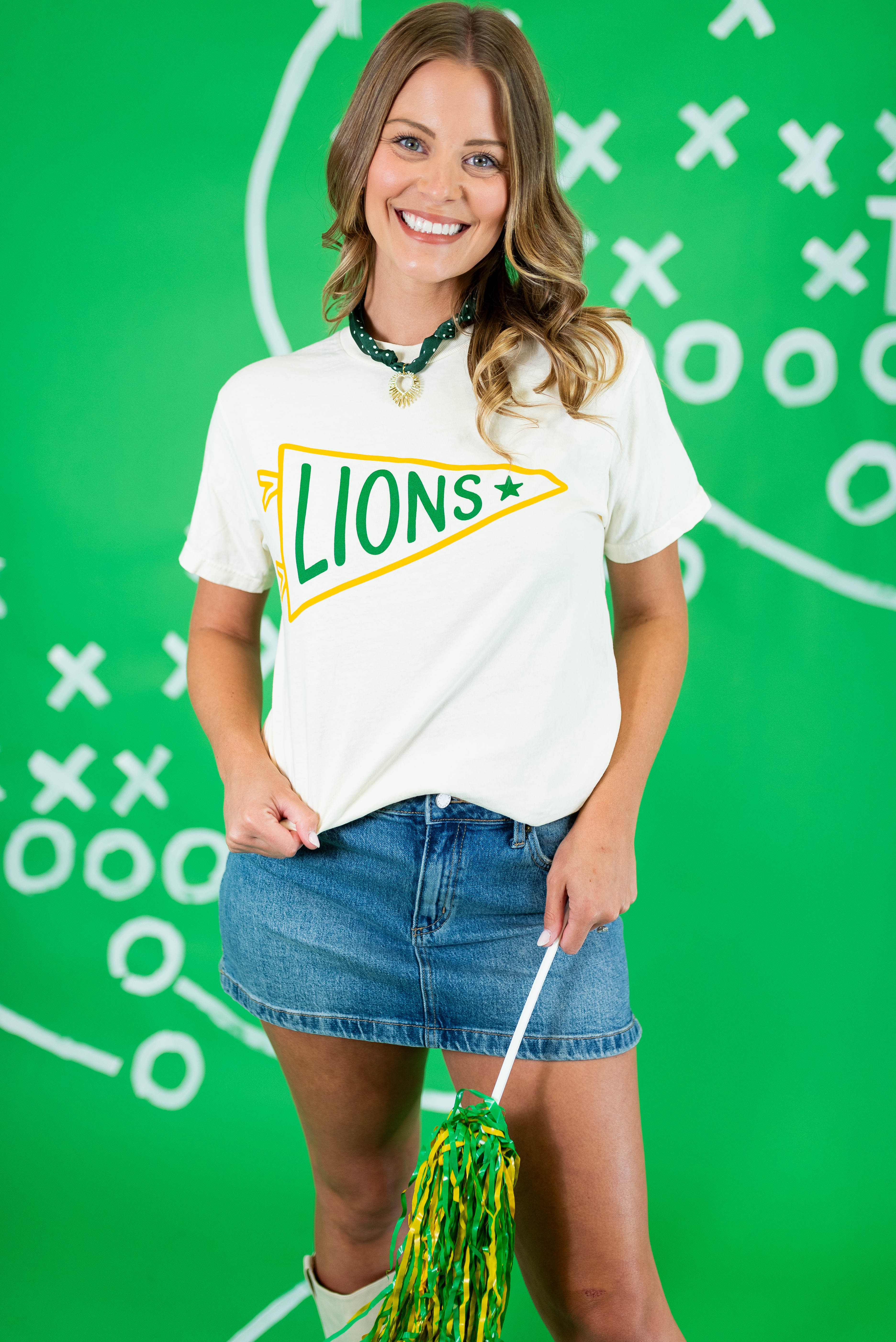 Bishop T's: Lion Pennant Tee - Cream - Obsession Boutique