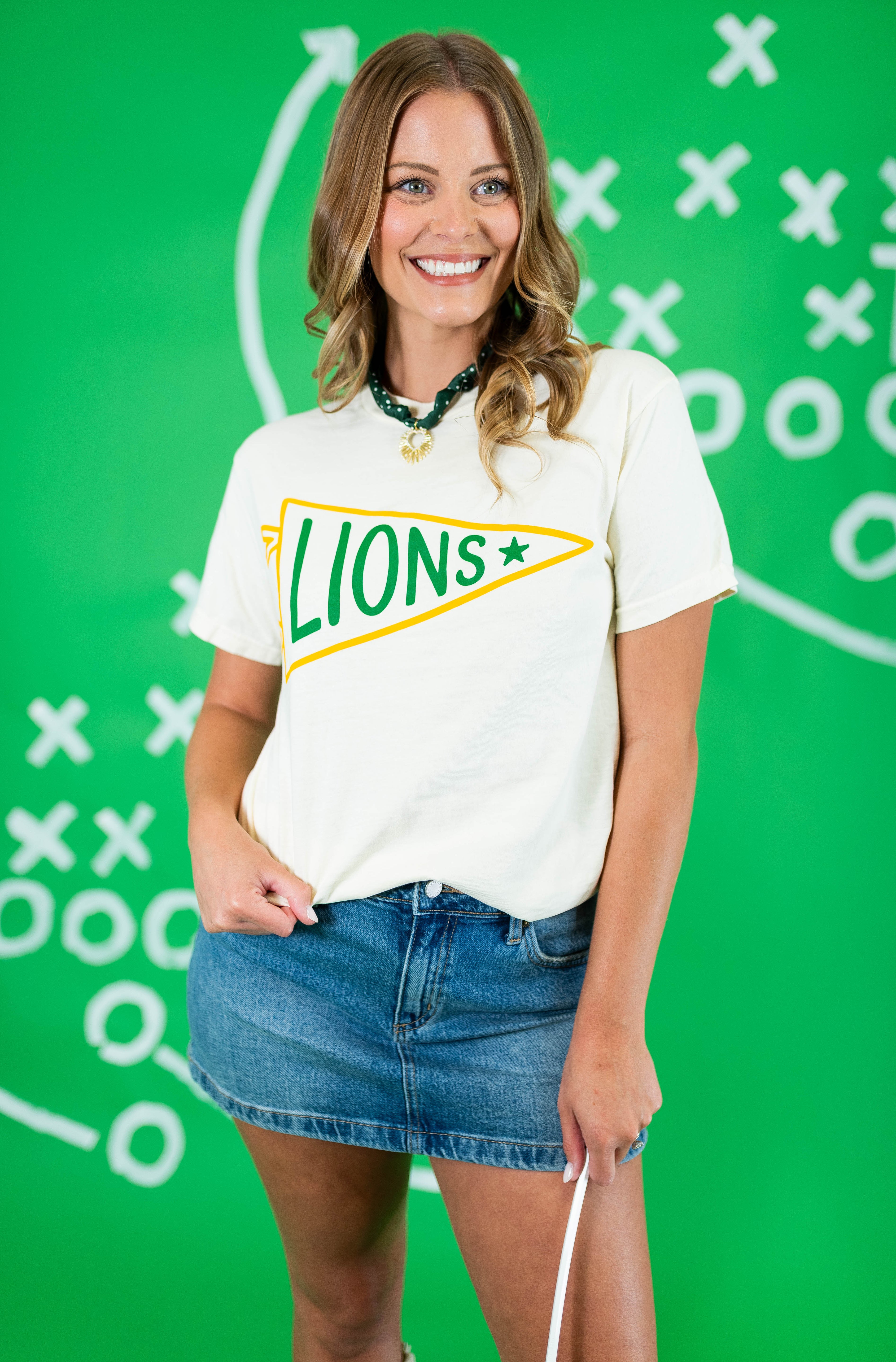 Bishop T's: Lion Pennant Tee - Cream - Obsession Boutique