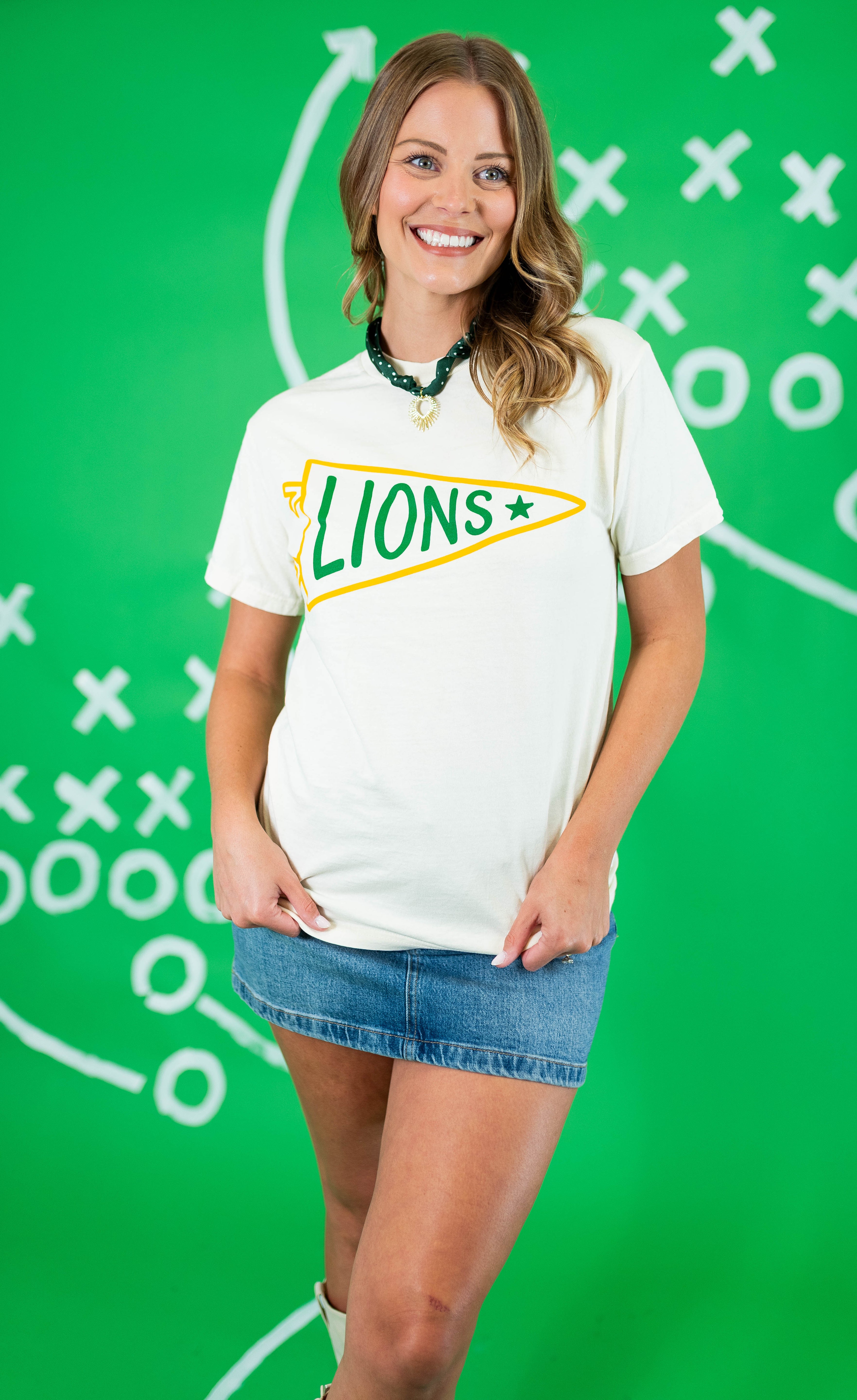 Bishop T's: Lion Pennant Tee - Cream - Obsession Boutique
