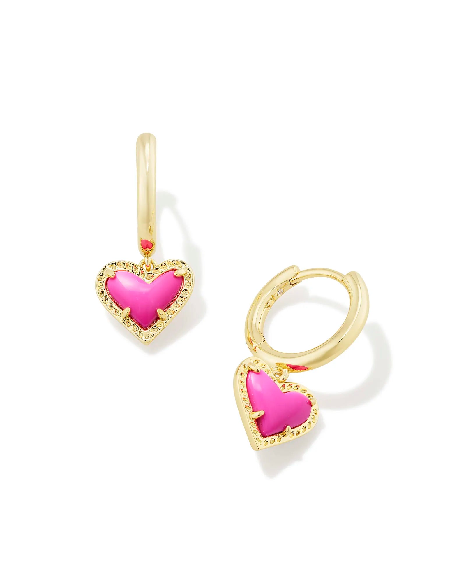 Kendra Scott: Ari Heart Huggie Earrings - Obsession Boutique